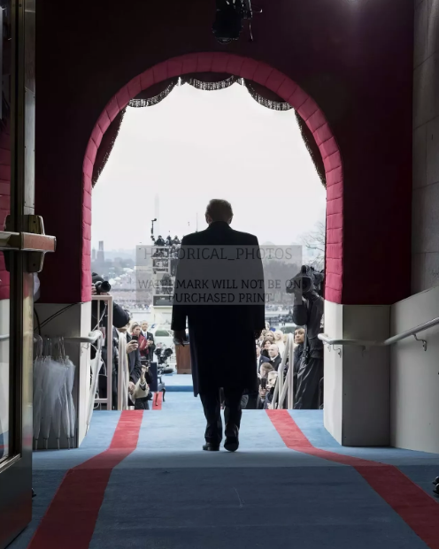 PRESIDENT DONALD TRUMP ARRIVES TO BE SWORN IN AS PRESIDENT 8X10 PHOTO